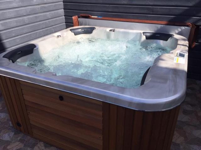 Le Flamboyant Avec Piscine Chauffee 30° Et Jacuzzi Apartment Saint-André Exterior foto