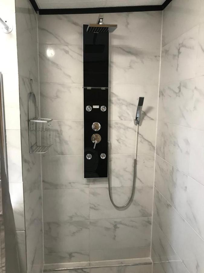 Le Flamboyant Avec Piscine Chauffee 30° Et Jacuzzi Apartment Saint-André Exterior foto