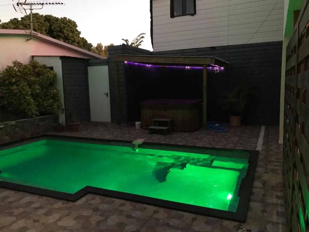 Le Flamboyant Avec Piscine Chauffee 30° Et Jacuzzi Apartment Saint-André Exterior foto
