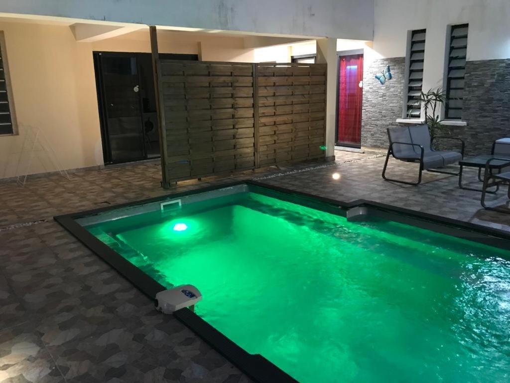 Le Flamboyant Avec Piscine Chauffee 30° Et Jacuzzi Apartment Saint-André Exterior foto