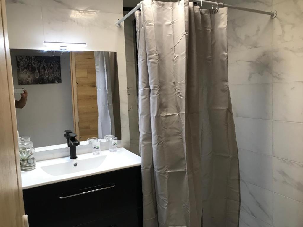 Le Flamboyant Avec Piscine Chauffee 30° Et Jacuzzi Apartment Saint-André Exterior foto