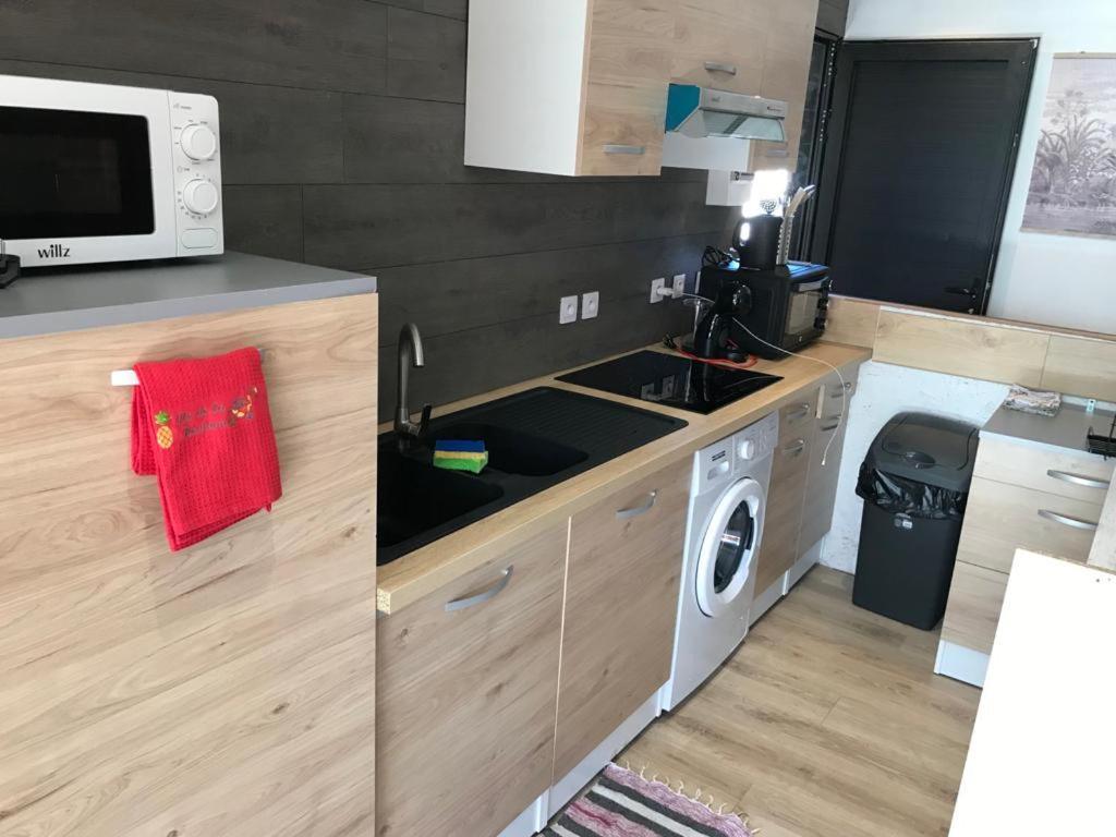 Le Flamboyant Avec Piscine Chauffee 30° Et Jacuzzi Apartment Saint-André Exterior foto